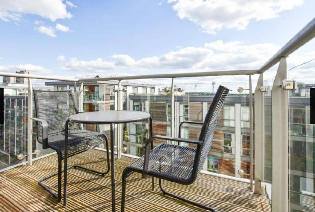 New Stylish 1 Bedroom Flat Stunning Balcony Views Brentford Exterior foto